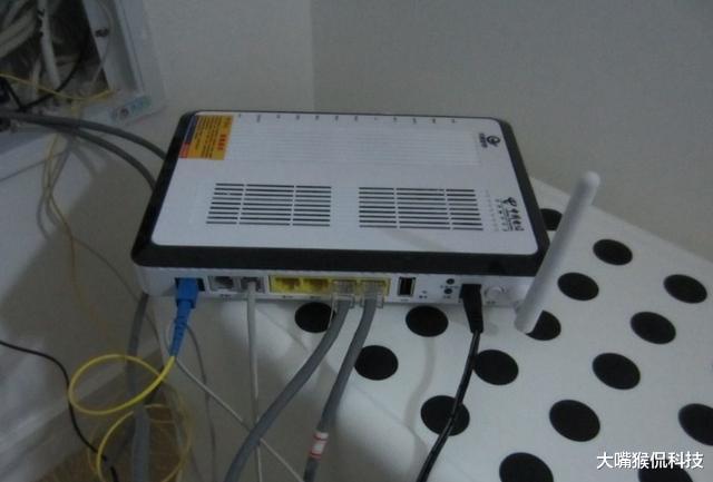 「路由器」运营商光猫带有WiFi功能，为何还要多花钱买路由器？