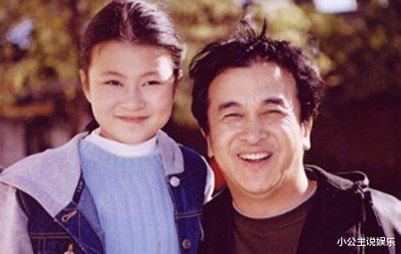 黄宏|24岁荣登春晚,60岁靠人搀扶走路,职务被免后,黄宏如今怎样