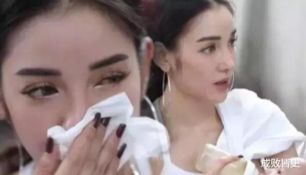 「」当红女星自爆离奇身世：哥哥真实身份是生父，母亲竟是奶奶