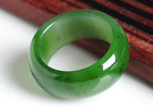 @和田玉的黑点算瑕疵吗？和田玉的瑕疵都有哪些？影响收藏吗？