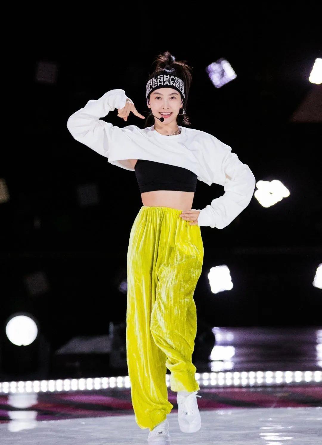 发带■连他也开始凹造型了