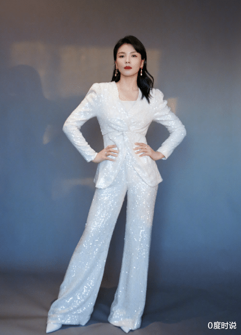 应届毕业生|刘涛果然还是适合职场风，看她扎双马尾发型后，有点认不出来她