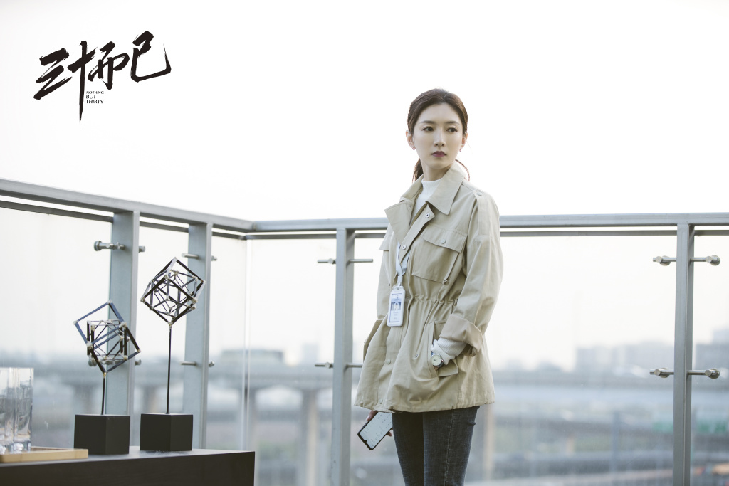 穿衣搭配|江疏影厉害了！衣服品味一般人比不过，基础款分分钟穿出高级感