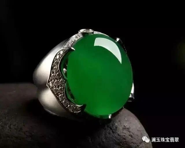 ##翡翠“够辣”是指翡翠有味道吗？！怎样的翡翠才能算“辣”