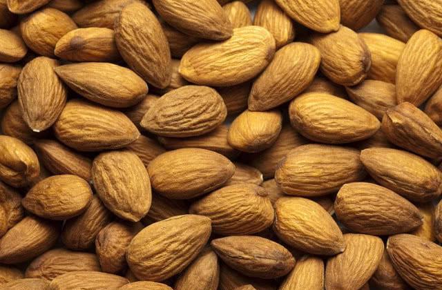 「燃脂」别饿肚子减肥了，晚饭吃这4种食物，燃脂一整夜，体重跟着悄悄降