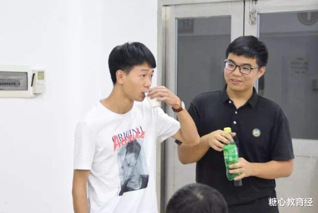 大学|高考436分考进三本，学费每年1.8万，见到同学后，心态崩了