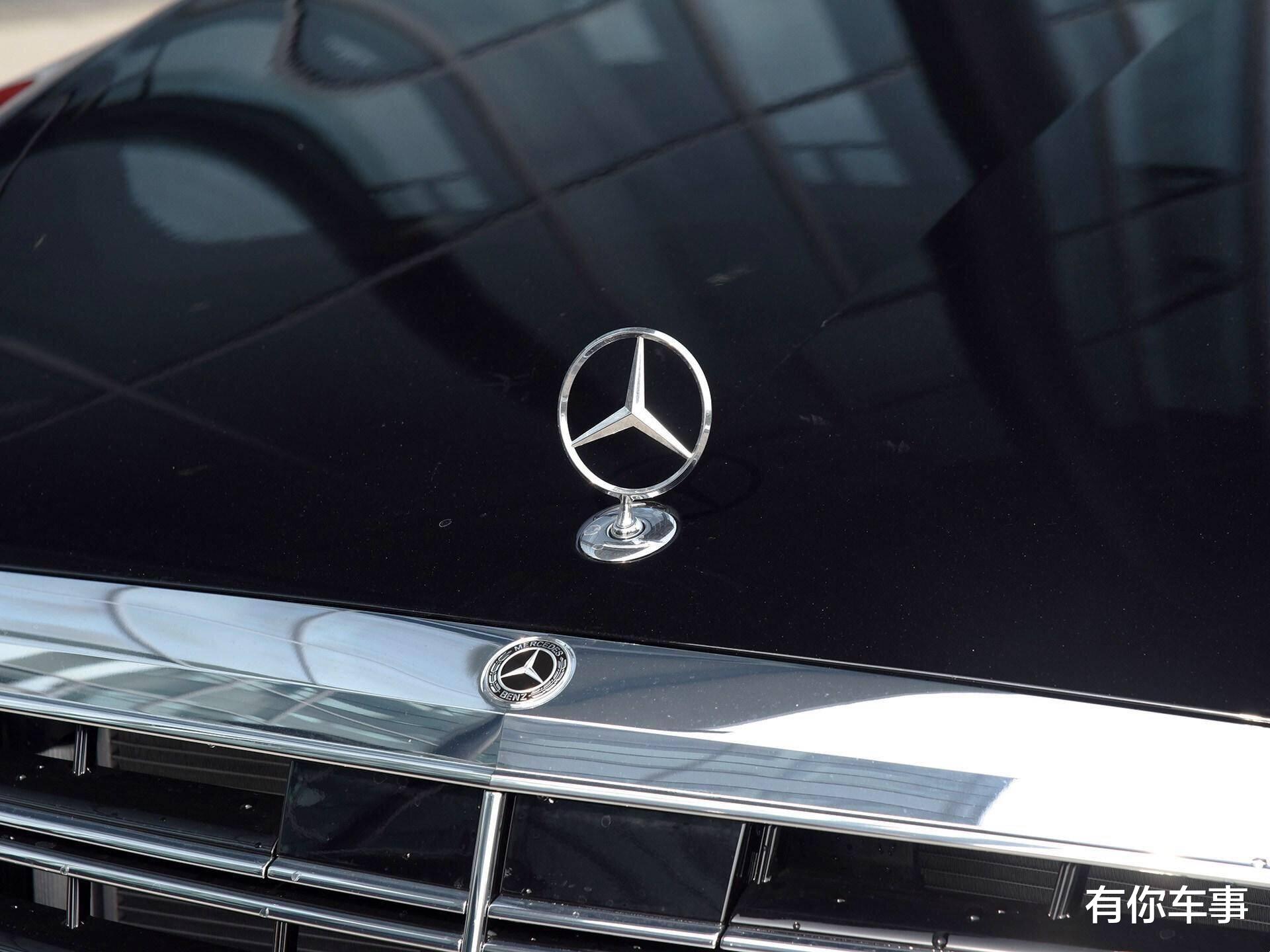 「奔驰S级」全新奔驰S级实车曝光！大胆走个性路线，网友：自断生路的节奏