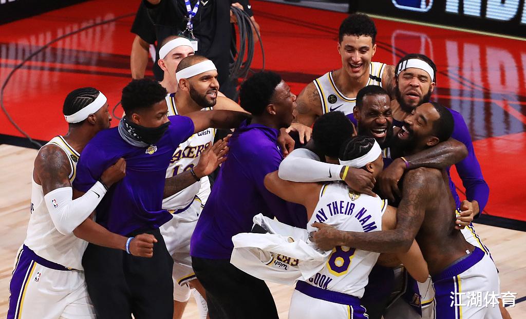 德怀特·霍华德|尴尬！湖人全体涨薪，隆多翻4倍，霍华德翻2倍，只有他一分没动