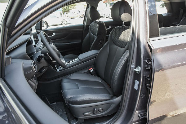 现代胜达|这合资SUV不足17万,2.0T有240马力,配8AT变速箱,为何卖不动?