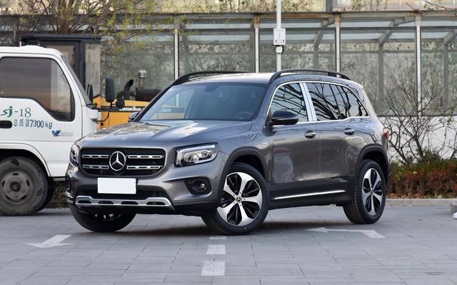 动力：奔驰又被捧红一次，3个月卖13024台，30.28万配七座，一公里4.5毛