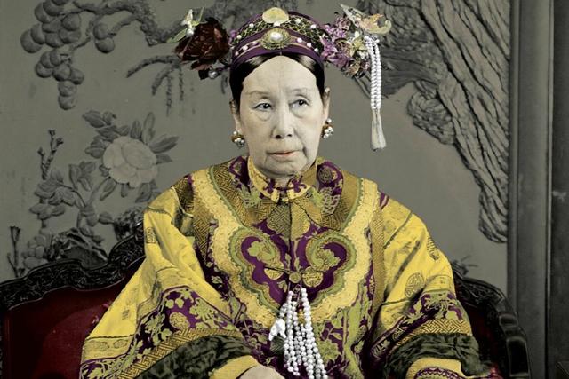 #蒲松龄#慈禧最爱的“女鬼图”，放大10倍后，瞅她在干啥？专家：晚上别看