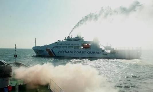 『印度尼西亚』大批军舰云集南海，战争一触即发，海军上将，军方将不惜为此一战