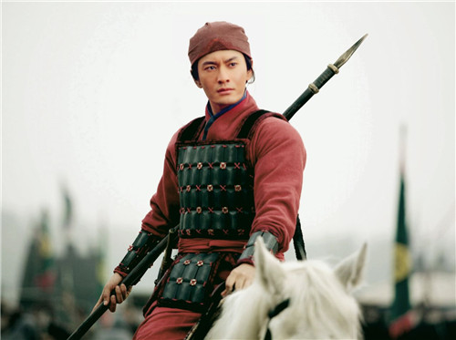 岳飞@岳飞为何被移出课本,还取消“民族英雄”称号,专家:因为不合适