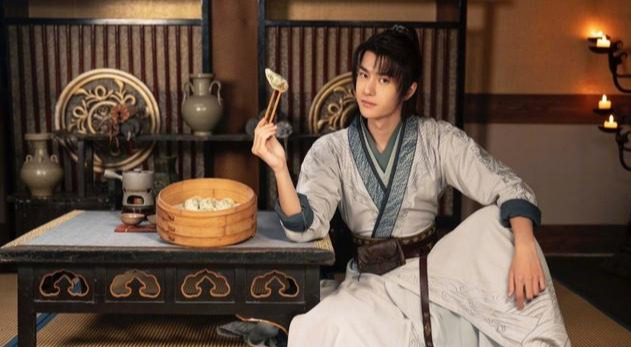 「王一博」《有匪》主角晒自拍照，王一博把大家都拍糊了，还笑的如此开心！