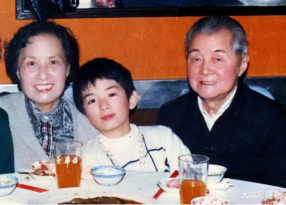 黄奕|黄奕：我打针了脸僵了，然后呢？