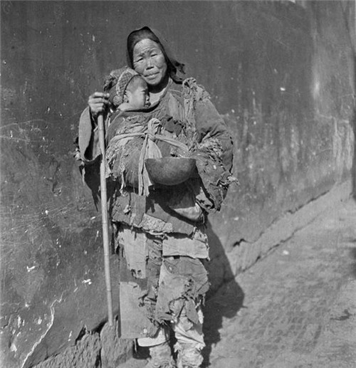 晚清|清末的穷人到底有多穷?别被清宫剧骗了,这组黑白老照片不忍直视