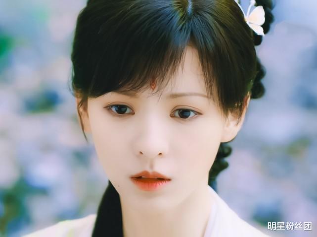琉璃|《琉璃》中玲珑大婚造型，清新灵动太让人惊艳，完全是全剧最美