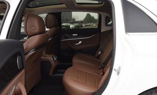 宝马5系■奔驰优惠到位了，宝马5系奥迪A6L都是小弟，两个月卖出2.68万台