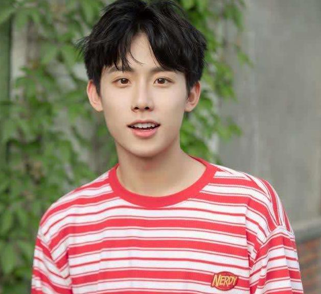 考试|刚高考结束就跟女团成员在酒店过夜,这个童星是不是太急了?