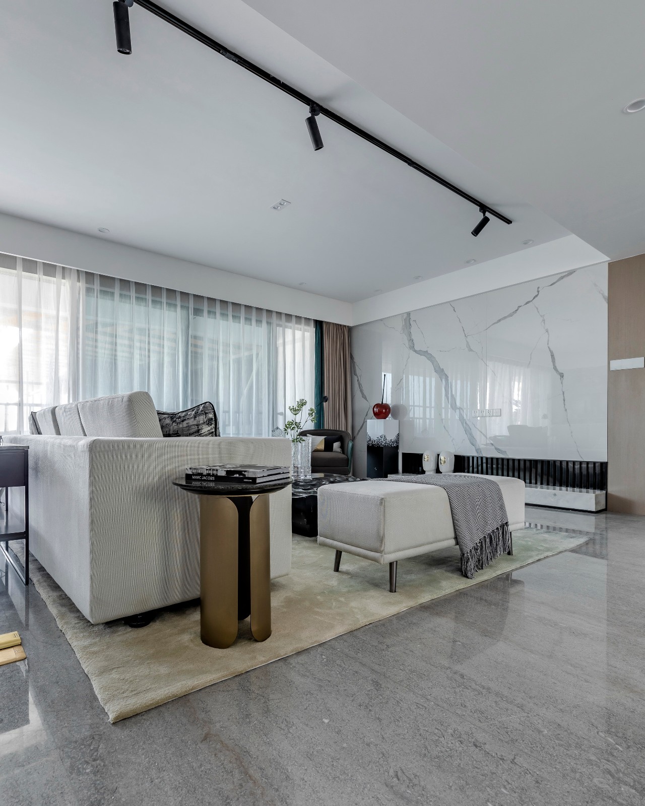 [设计师]这才是轻奢风，135㎡现代装修设计，入户第一眼，就是开阔感