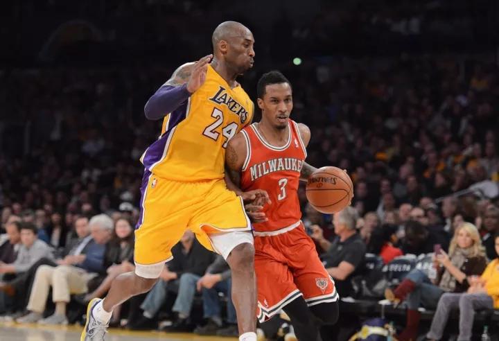 斯蒂芬·库里：终于签下了！在库里头上砍了55分，打破老詹记录的男人重返赛场了