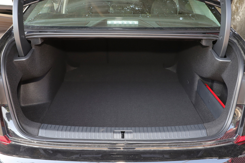 【大众汽车】大众连“尊严”都不要了！起步19万降到14.8万，30天卖15805辆