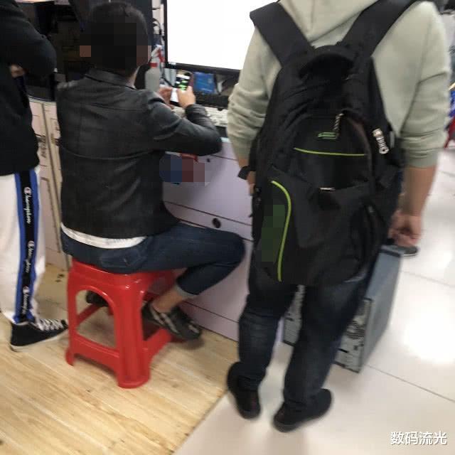 硬盘■装电脑小白陪同学去电脑城买电脑，老板真会忽悠人，处处都是坑！