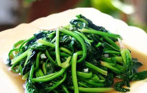 「癌细胞」这5种不能二次加热的食物，吃不完就直接扔掉，别再盲目节约了