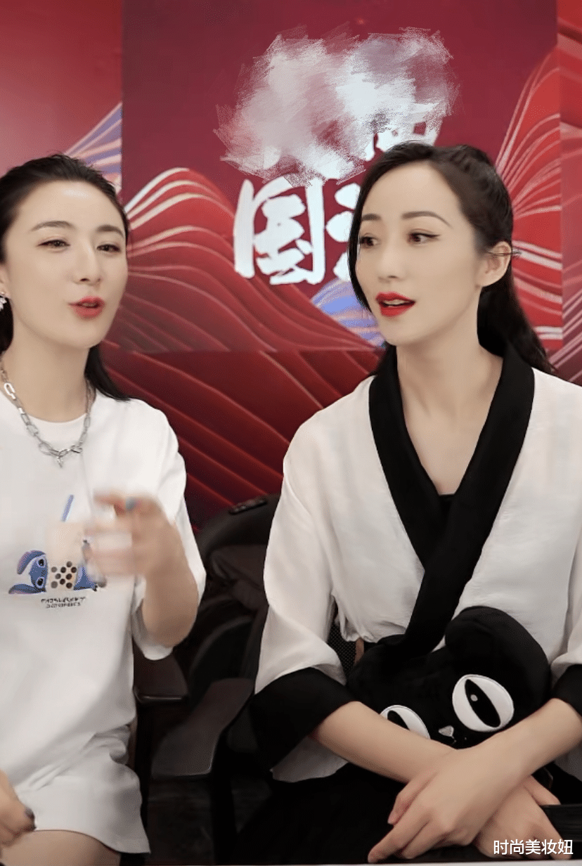 [薇娅]韩雪现身薇娅直播间，穿“跆拳道服”配高马尾，37岁气质太出众