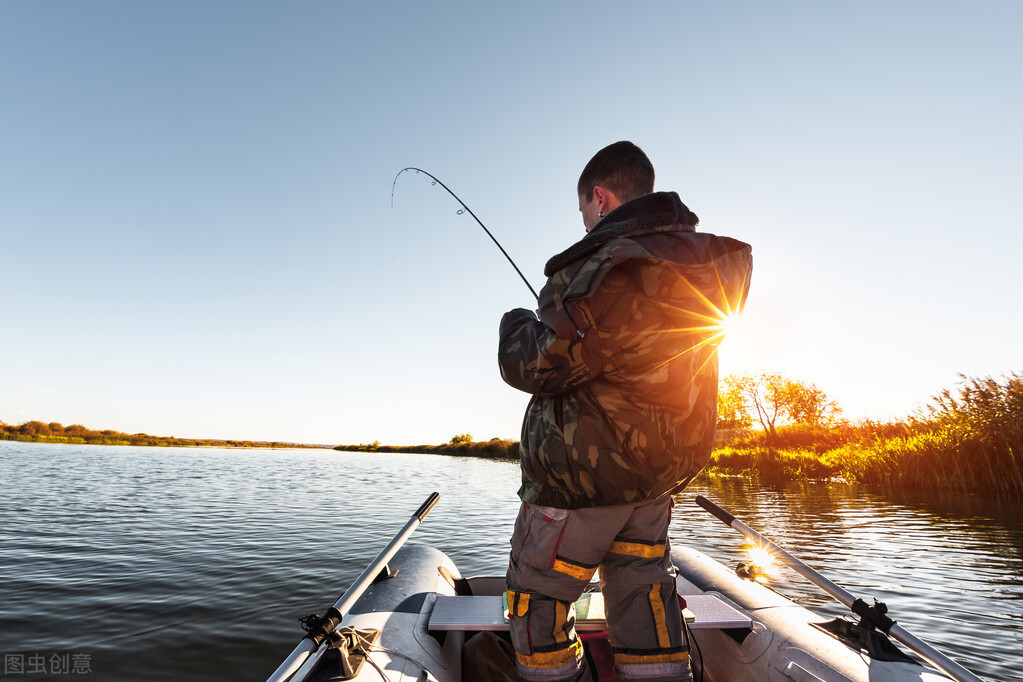 |浅谈台钓与路亚钓的区别，现在你用的是哪种钓法呢？