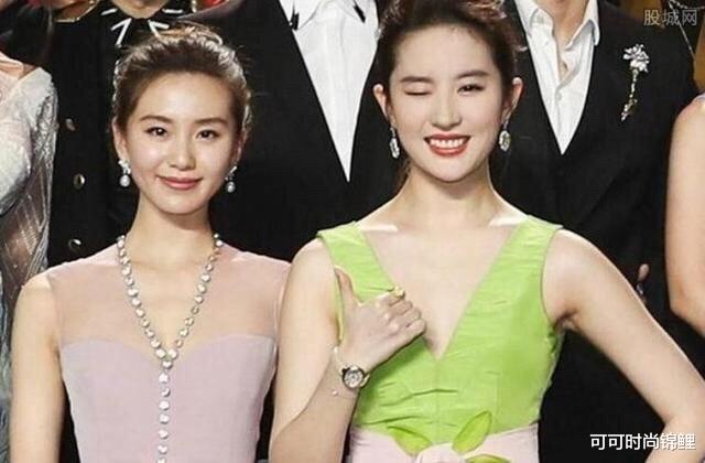 穿衣搭配|当刘诗诗、刘亦菲同框比穿搭,一个高贵一个冷艳,气质真难分高下