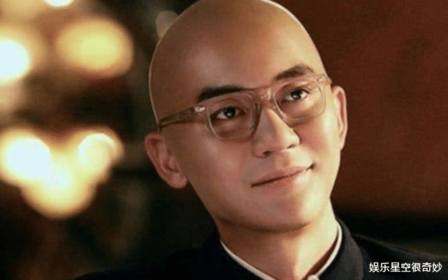 郑恺@当《跑男》剃光头,郑恺像五阿哥、李晨变高冷,看到陈赫笑出猪叫!