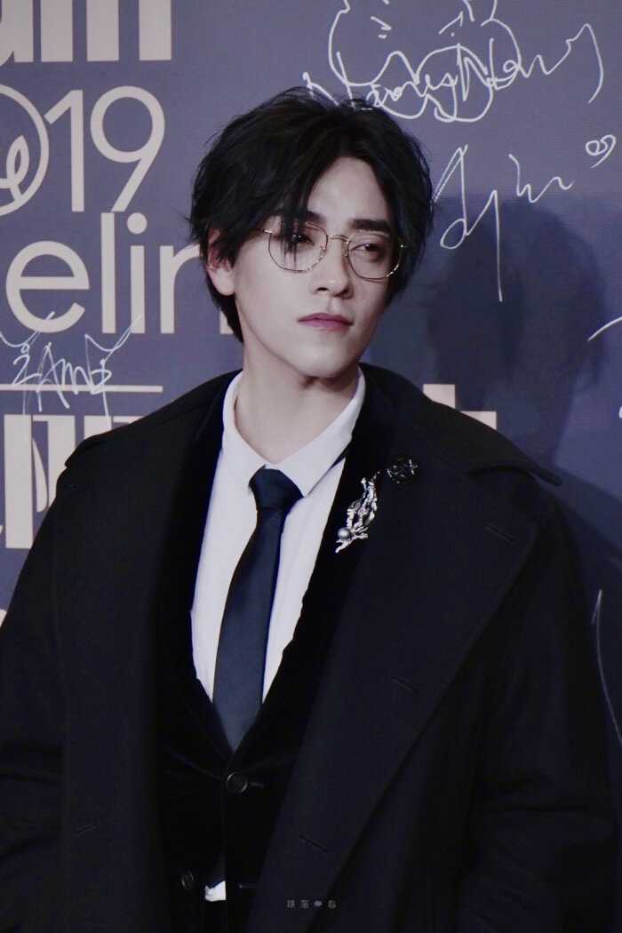 【周深】周深太忙了！最近大火的影视剧主题曲都有他的参与，歌迷们有福了