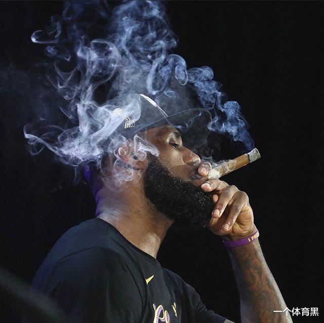 勒布朗·詹姆斯|夺冠雪茄照，詹姆斯最霸气，乔丹最嚣张，看到库里没绷住