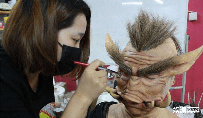 影帝|同样是影帝：一个花9个月练一身肌肉，一个花20万贴一身“假的”！