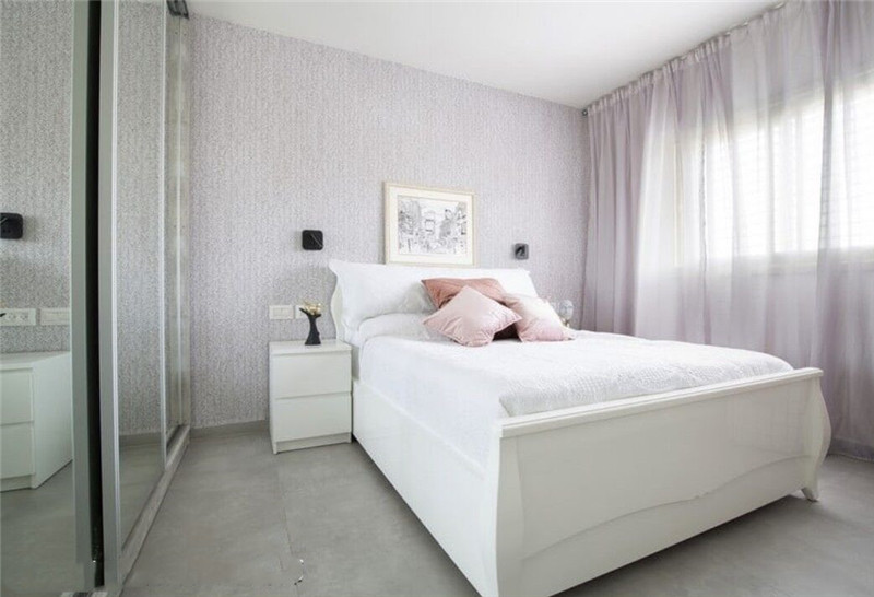 老父亲为女儿买房，没人住也要买，爸爸：以后不上班也能养她老！