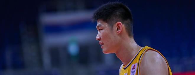 李春江■忍了一节多，李春江再也忍不住了：你们两个在干什么？