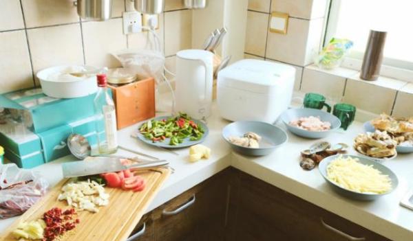 杨超越|参观杨超越现实中的家，阳台正对着一线海景，厨房装修有点小清新