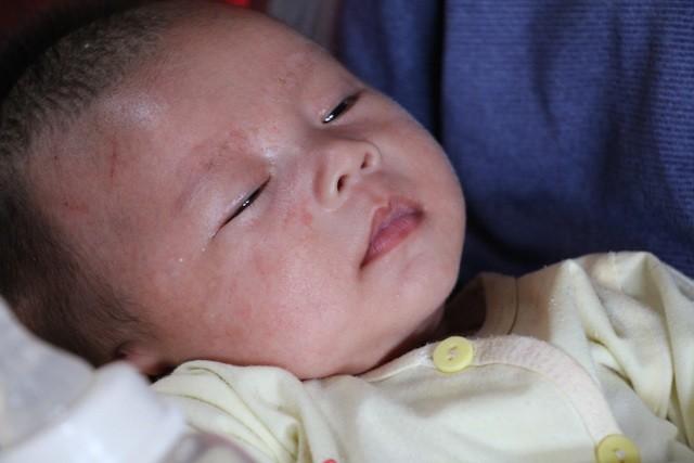 睹图|患精神病女子生娃后不知孩子父亲是谁，如今连自己儿子都不认识