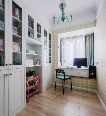 |越来越多人在家里打造小书房了，小户型书架如何设计最实用？