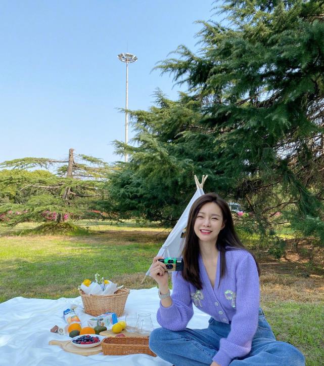 【沈梦辰】沈梦辰为何每次出镜都是齐刘海?当她换成三七分后,上帝是公平的