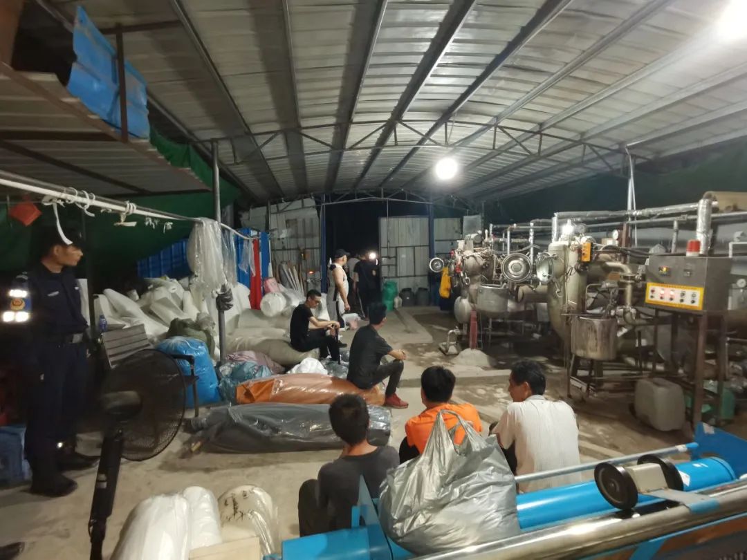 特警|特警翻墙，无人机升空，11人被带走调查！厚街这场行动堪称大片！