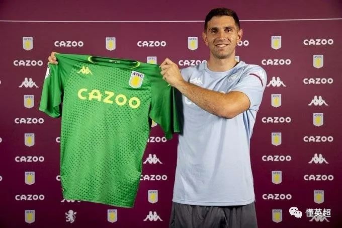 热刺|枪手两笔官宣！热刺截胡曼联+租借贝尔，一代带刀后卫重返英超