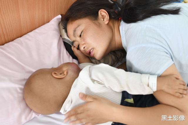 黑土影像|贵州2岁女童半张脸被巨大肿瘤挤占，每天上万治疗费，父亲崩溃了