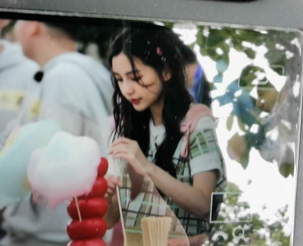 『奔跑吧兄弟』原来baby真人长的这样,录制跑男被拍到原生图:哪像是3岁孩子的妈?