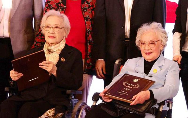 「王丹凤」“永远的小燕子”王丹凤，靓丽洋气，美丽知性，曾生过4个女儿