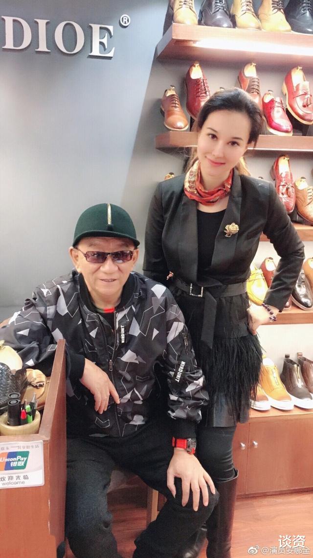 杜奕衡|73岁侯耀华现身收徒仪式，谈师徒之道引众嘲，网友：捞钱给徒弟买包