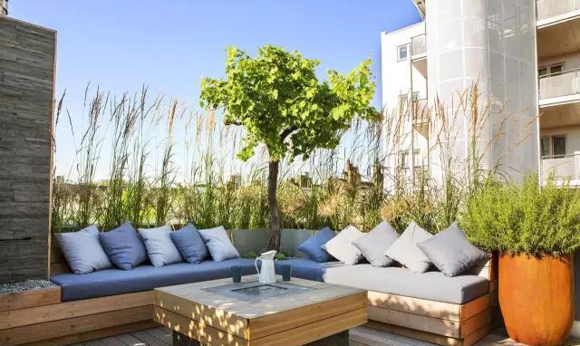 #装修预算#露台地面用什么铺好？这几种材质，漂亮和实用全有了！