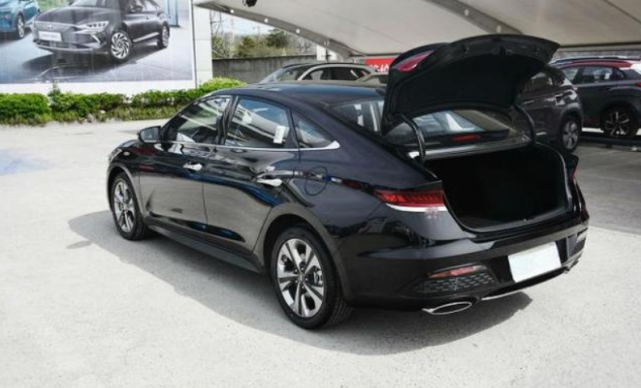 丰田卡罗拉@13万买思域不如看它!现代版“A6”,1.6T爆204马,破百6.7S