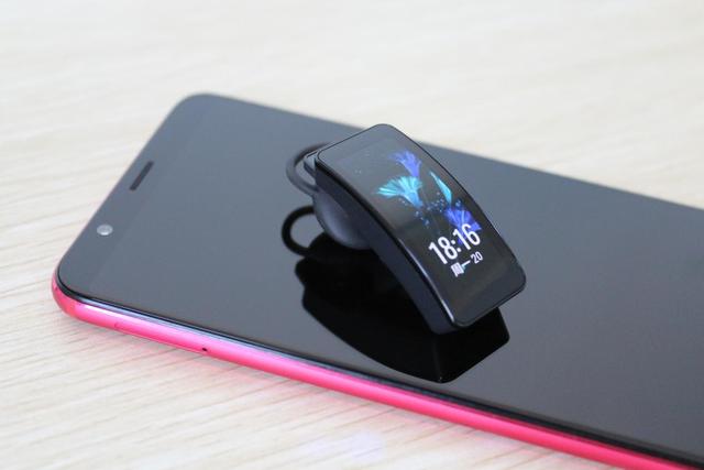 程序员|手环耳机二合一 华为B6上手体验